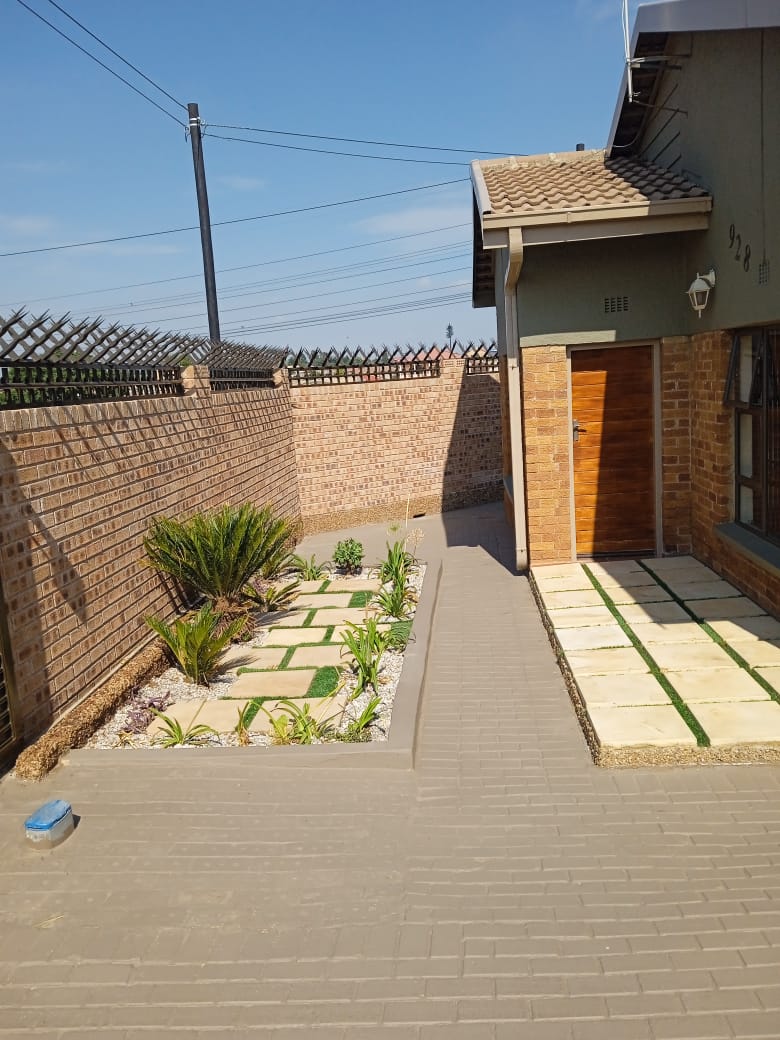 TLADI, SOWETO